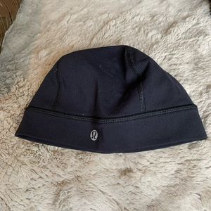 Lululemon running beanie with ponytail cutout